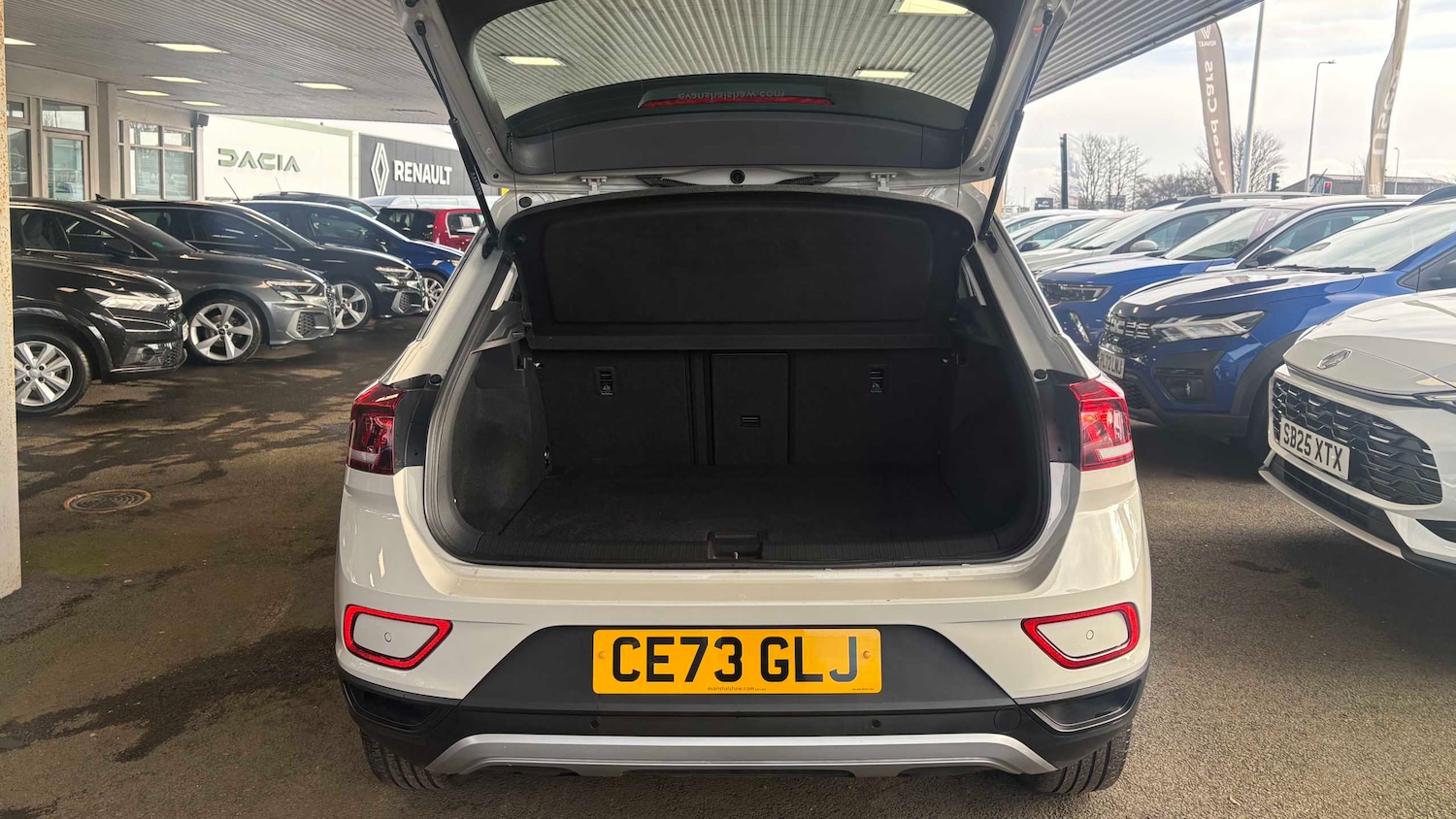 Used Volkswagen T-Roc for sale - 77858685: Photo 4