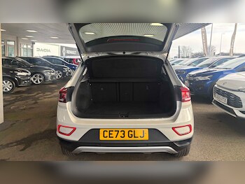 Used Volkswagen T-Roc 2023 for sale - 77858685: Photo