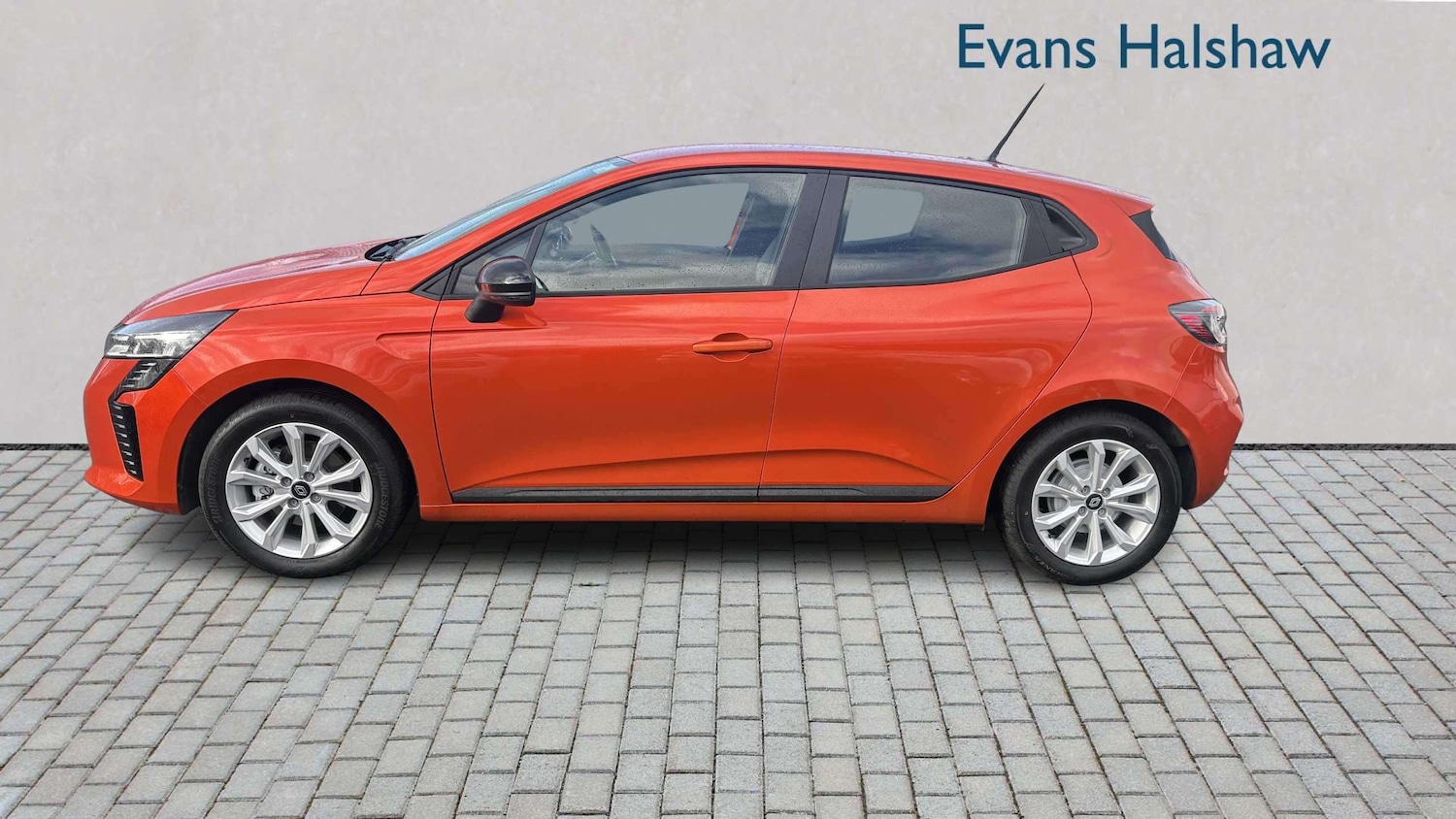 Used Renault Clio 2025 for sale - 77857705: Photo 2