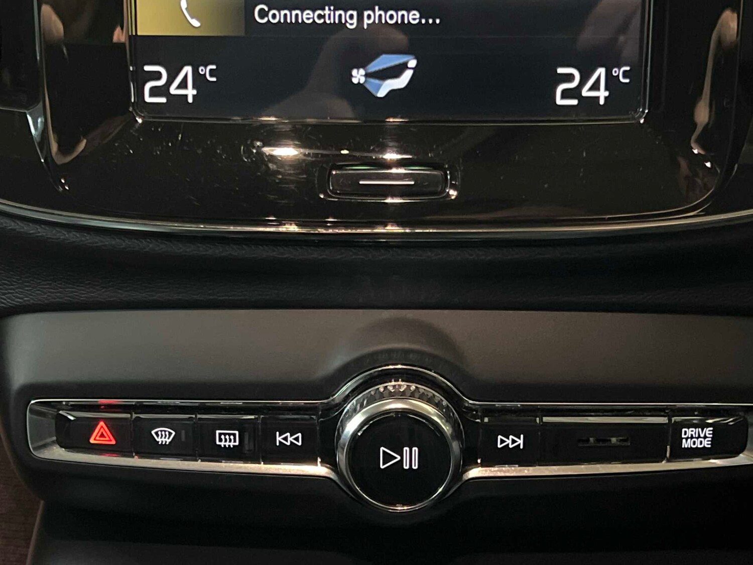 Used Volvo XC40 for sale - 77858286: Photo 25