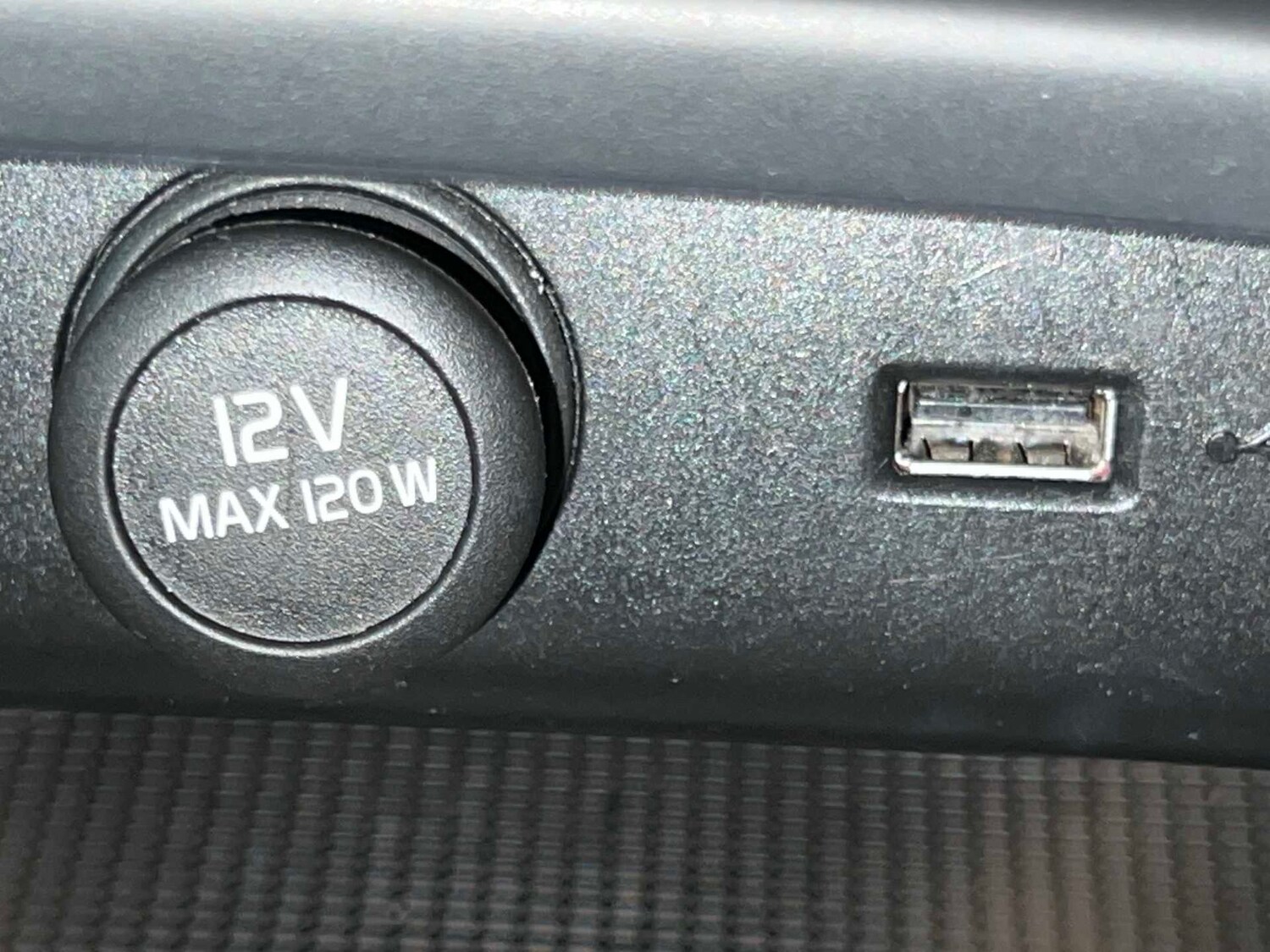 Used Volvo XC40 for sale - 77858286: Photo 28