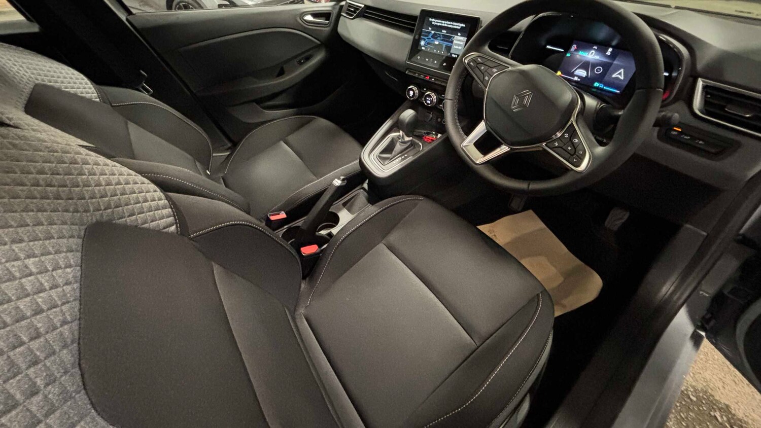 Used Renault Clio for sale - 77861594: Photo 10