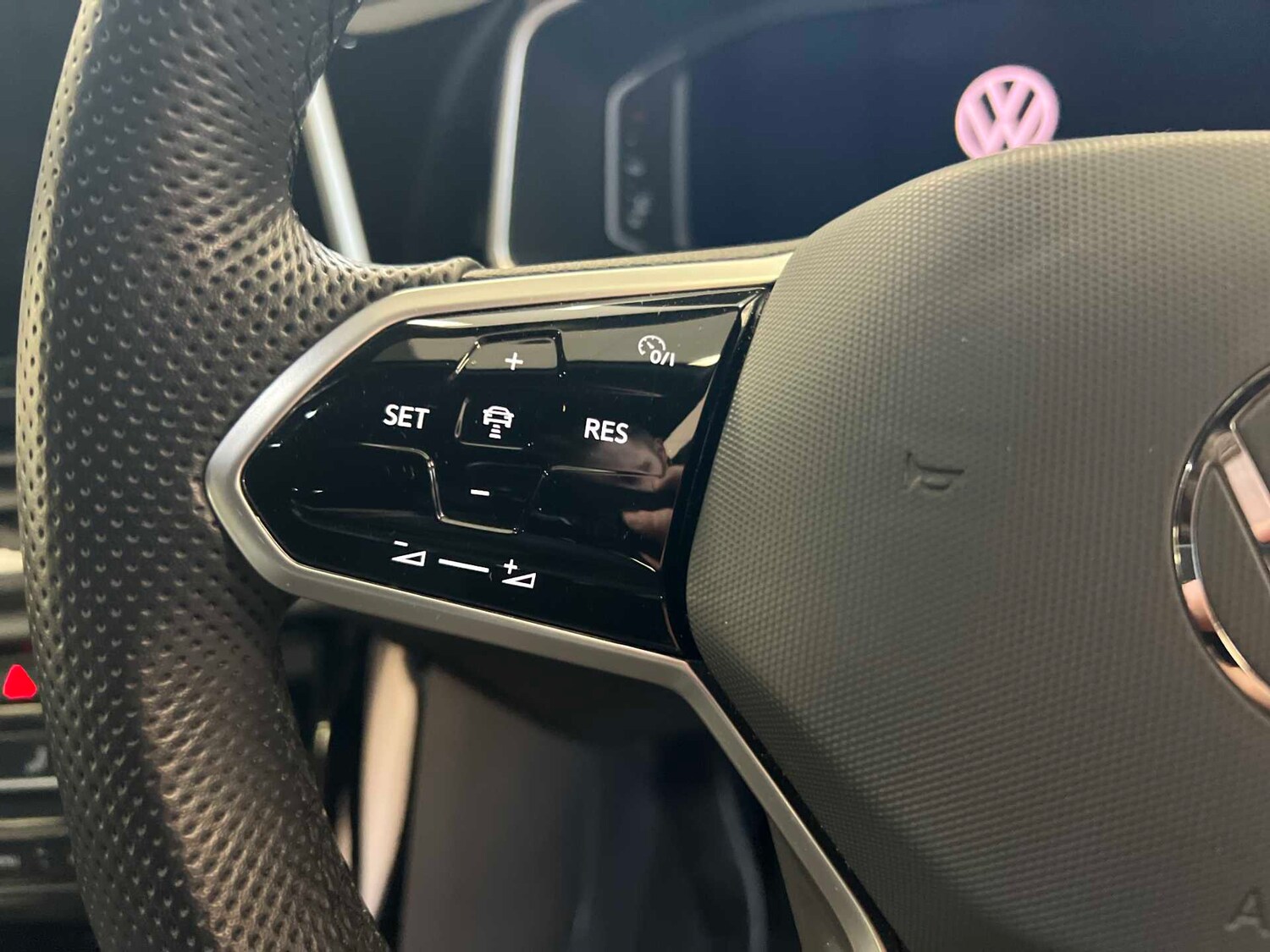 Used Volkswagen T-Roc for sale - 77861388: Photo 16