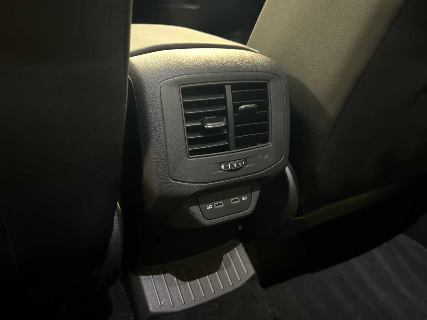 Used Volkswagen T-Roc for sale - 77861388: Photo 23