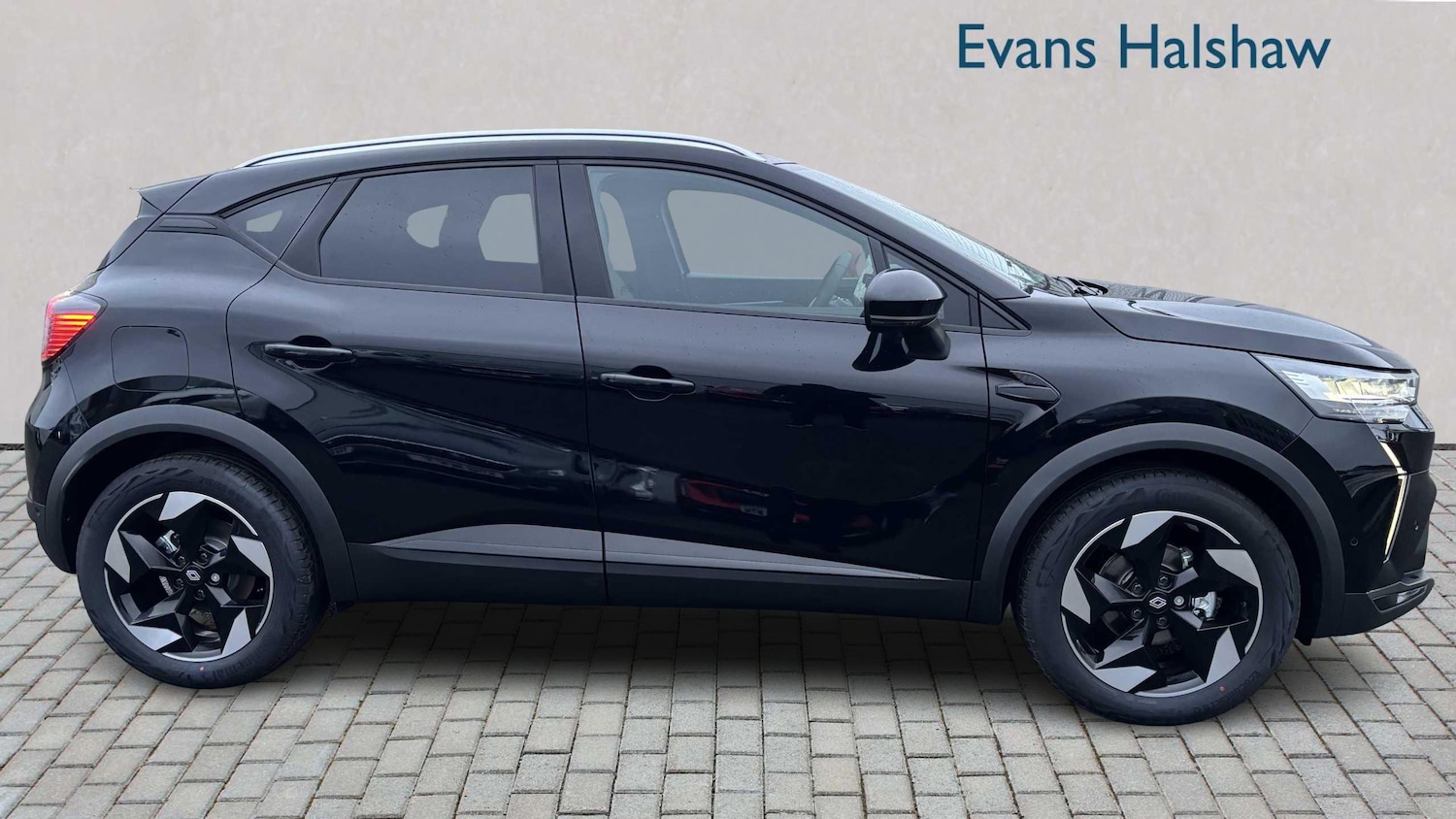 Used Renault Captur for sale - 77857147: Photo 3