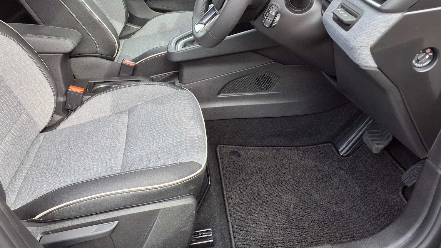 Used Renault Clio 2025 for sale - 77857079: Photo 16