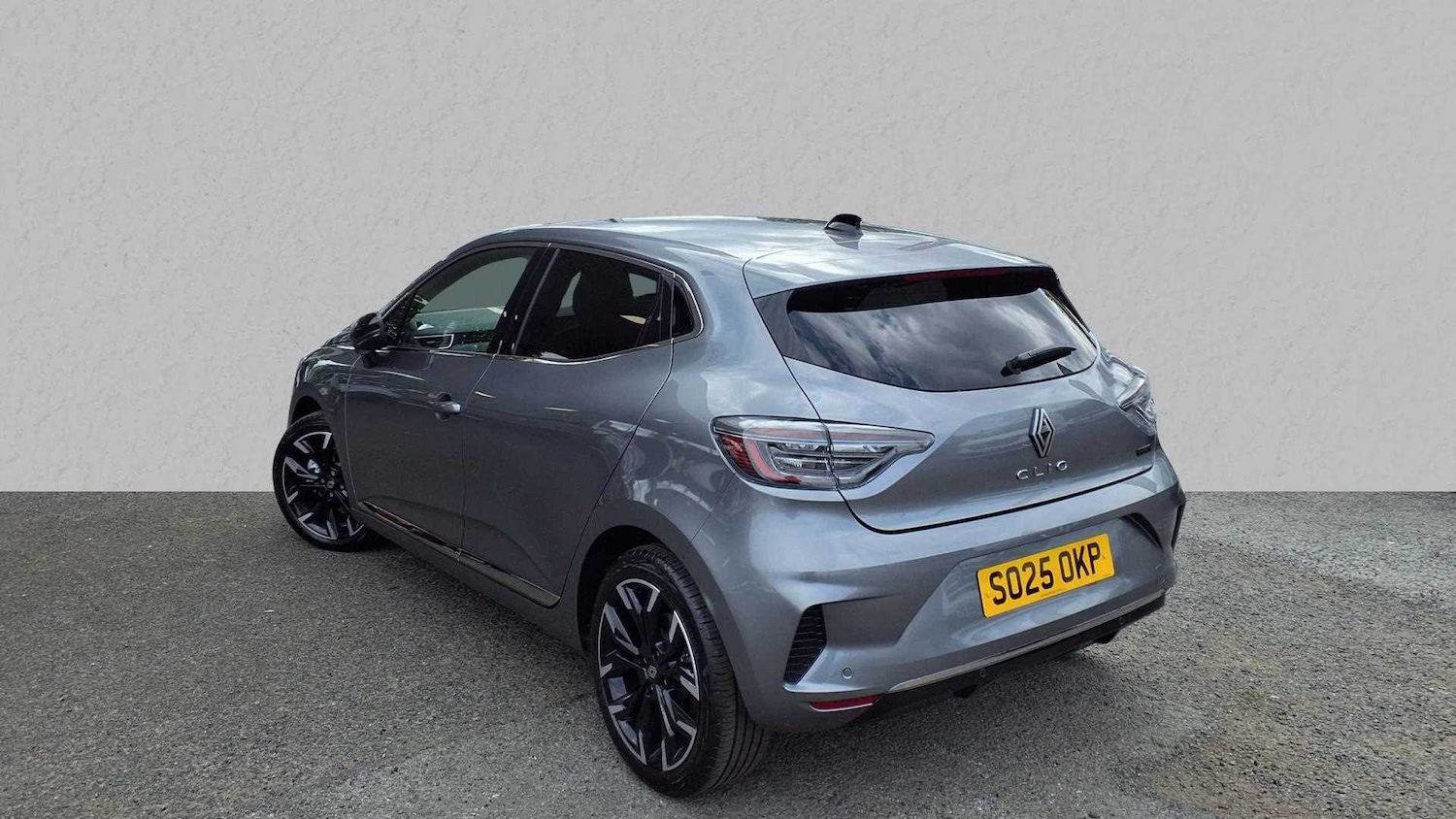 Used Renault Clio 2025 for sale - 77857079: Photo 2