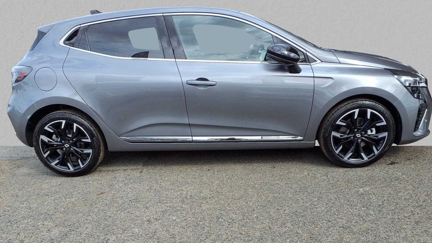 Used Renault Clio 2025 for sale - 77857079: Photo 4