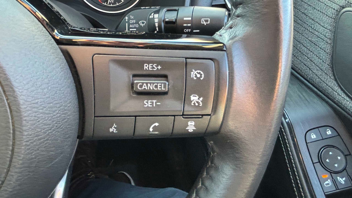 Used Nissan X-Trail for sale - 77860780: Photo 25