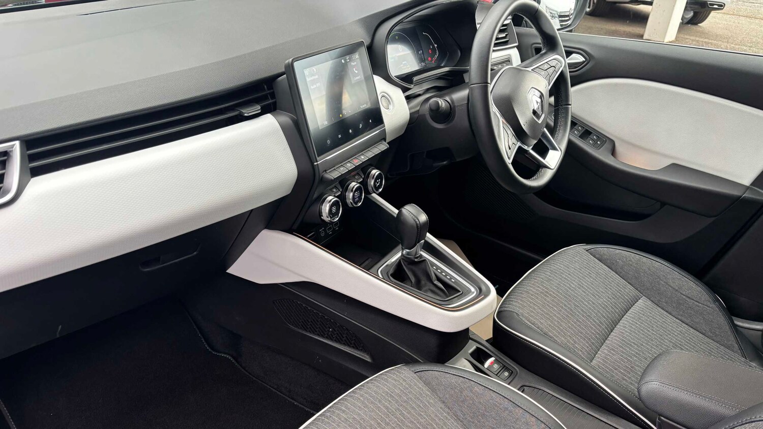 Used Renault Clio 2022 for sale - 77856423: Photo 11