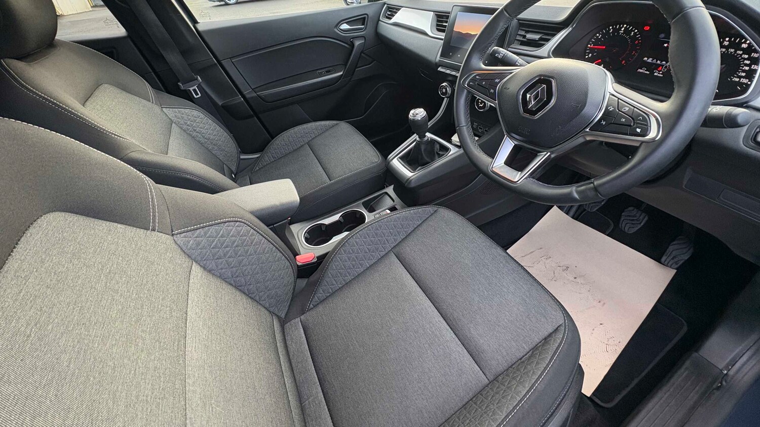 Used Renault Captur for sale - 77862610: Photo 11