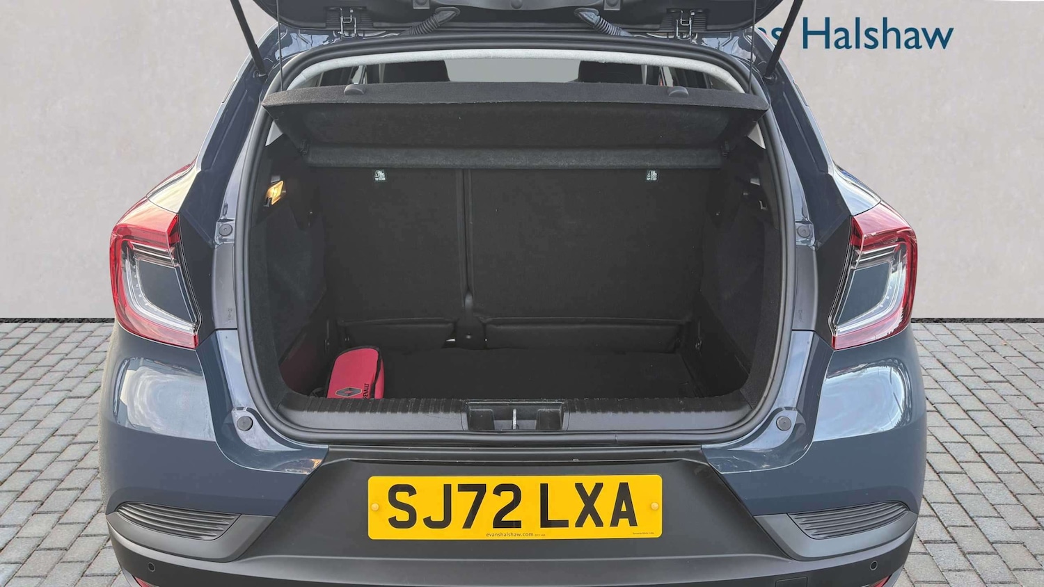 Used Renault Captur for sale - 77862610: Photo 4