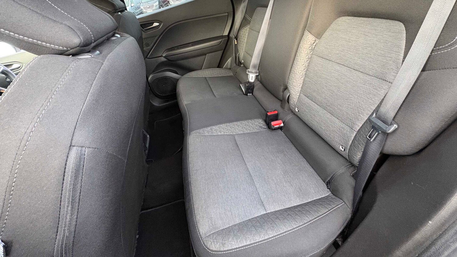 Used Renault Captur for sale - 77862610: Photo 8