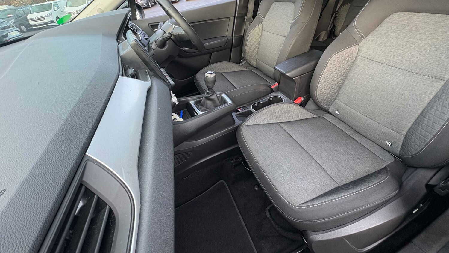 Used Renault Captur for sale - 77862610: Photo 9