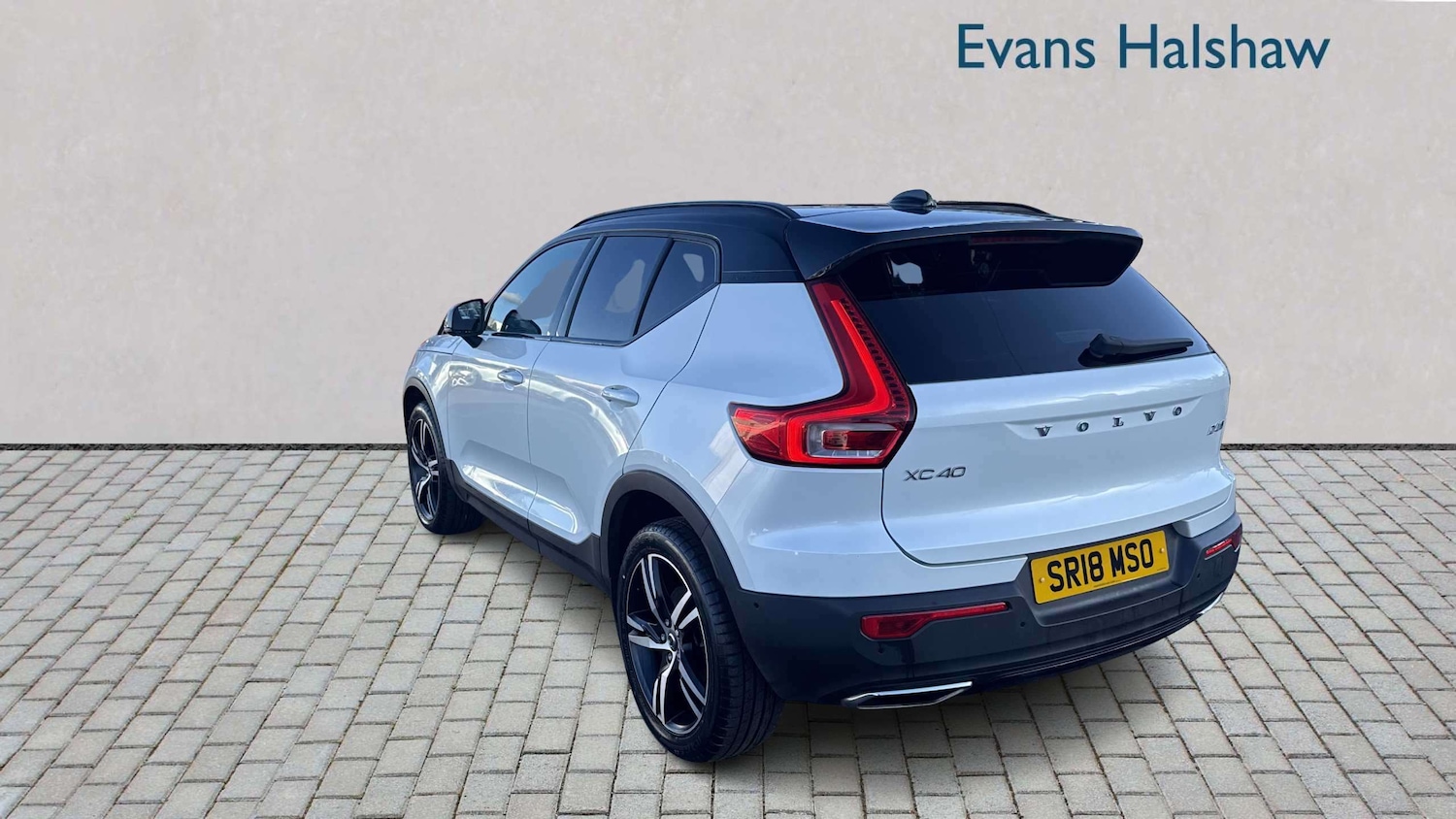 Used Volvo XC40 for sale - 77860819: Photo 2
