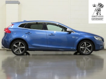 Used Volvo V40 2017 for sale - 75913152: Photo