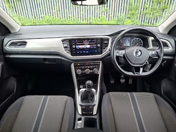Used Volkswagen T-Roc 2021 for sale - 78747117: Photo