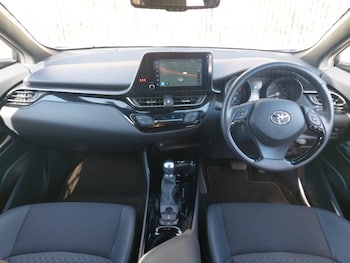 Used Toyota C-HR 2023 for sale - 77933275: Photo