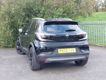 Used Renault Captur 2025 for sale - 76325393: Photo