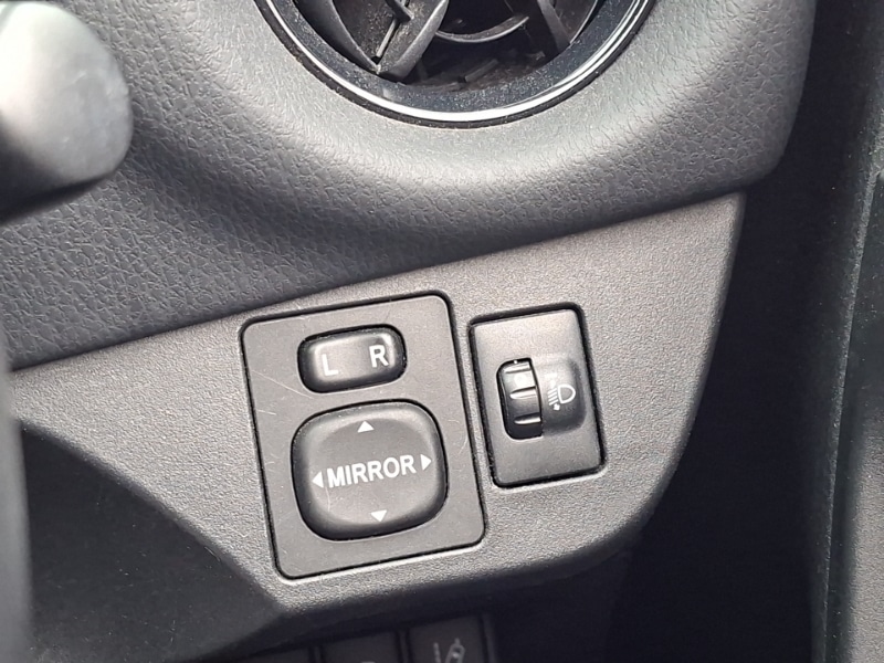 Used Toyota Yaris 2017 for sale - 77992510: Photo 18