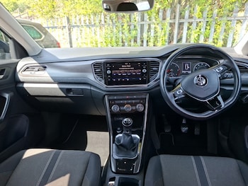 Used Volkswagen T-Roc 2019 for sale - 79505525: Photo