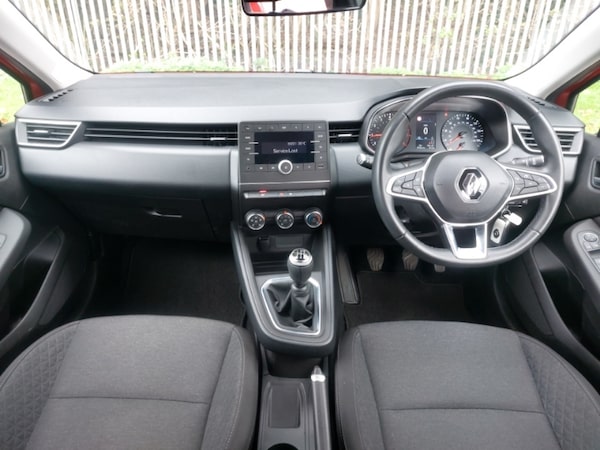 Used Renault Clio 2020 for sale - 76262040: Photo 2