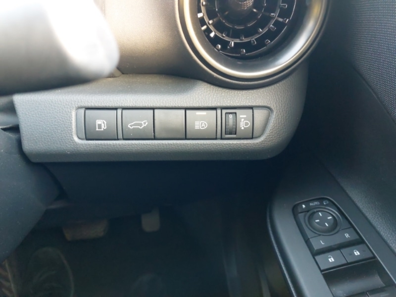 Used Toyota C-HR 2023 for sale - 76199391: Photo 17