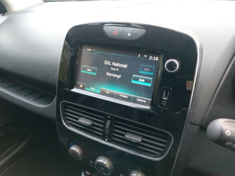 Used Renault Clio 2018 for sale - 76656679: Photo 15