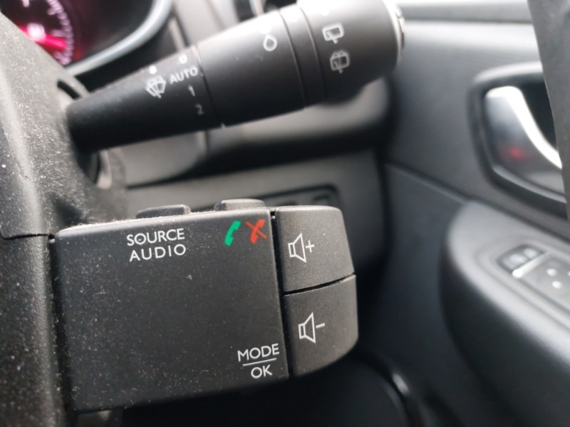 Used Renault Clio 2018 for sale - 76656679: Photo 19