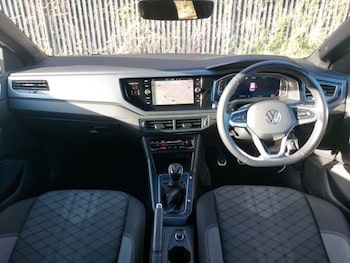 Used Volkswagen Polo 2024 for sale - 76393132: Photo