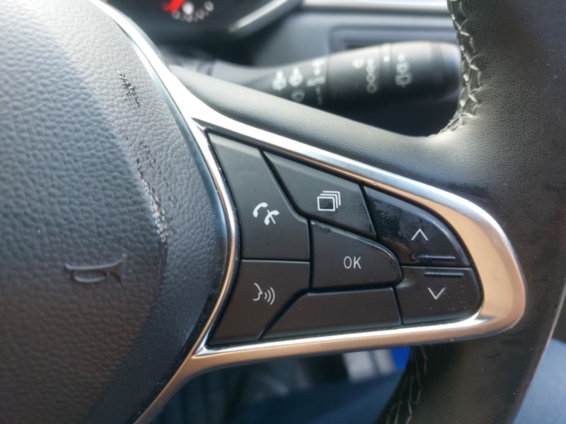 Used Renault Captur 2023 for sale - 76365330: Photo 15