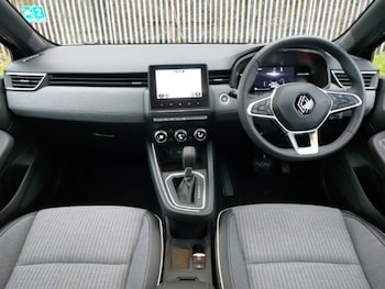 Used Renault Clio 2023 for sale - 77338308: Photo
