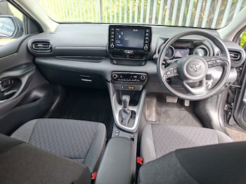 Used Toyota Yaris 2023 for sale - 78940893: Photo