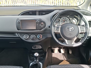 Used Toyota Yaris 2016 for sale - 78054573: Photo