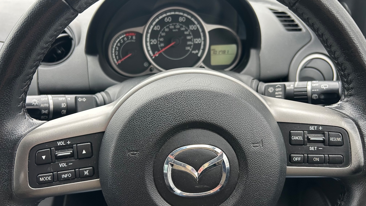 Used Mazda Mazda2 2011 for sale - 77457921: Photo 14