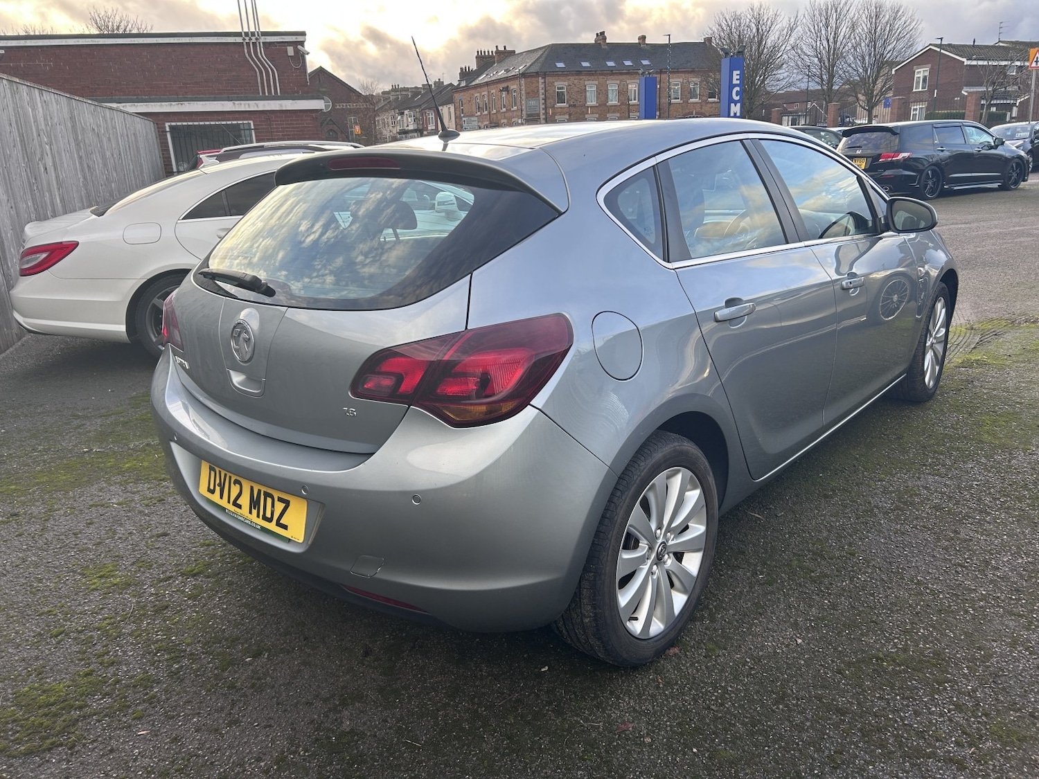 Used Vauxhall Astra 2012 for sale - 76571210: Photo 2