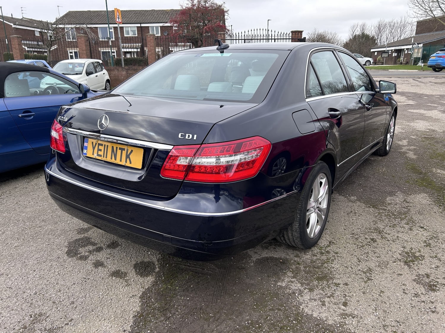 Used Mercedes-Benz E Class 2011 for sale - 77609992: Photo 2
