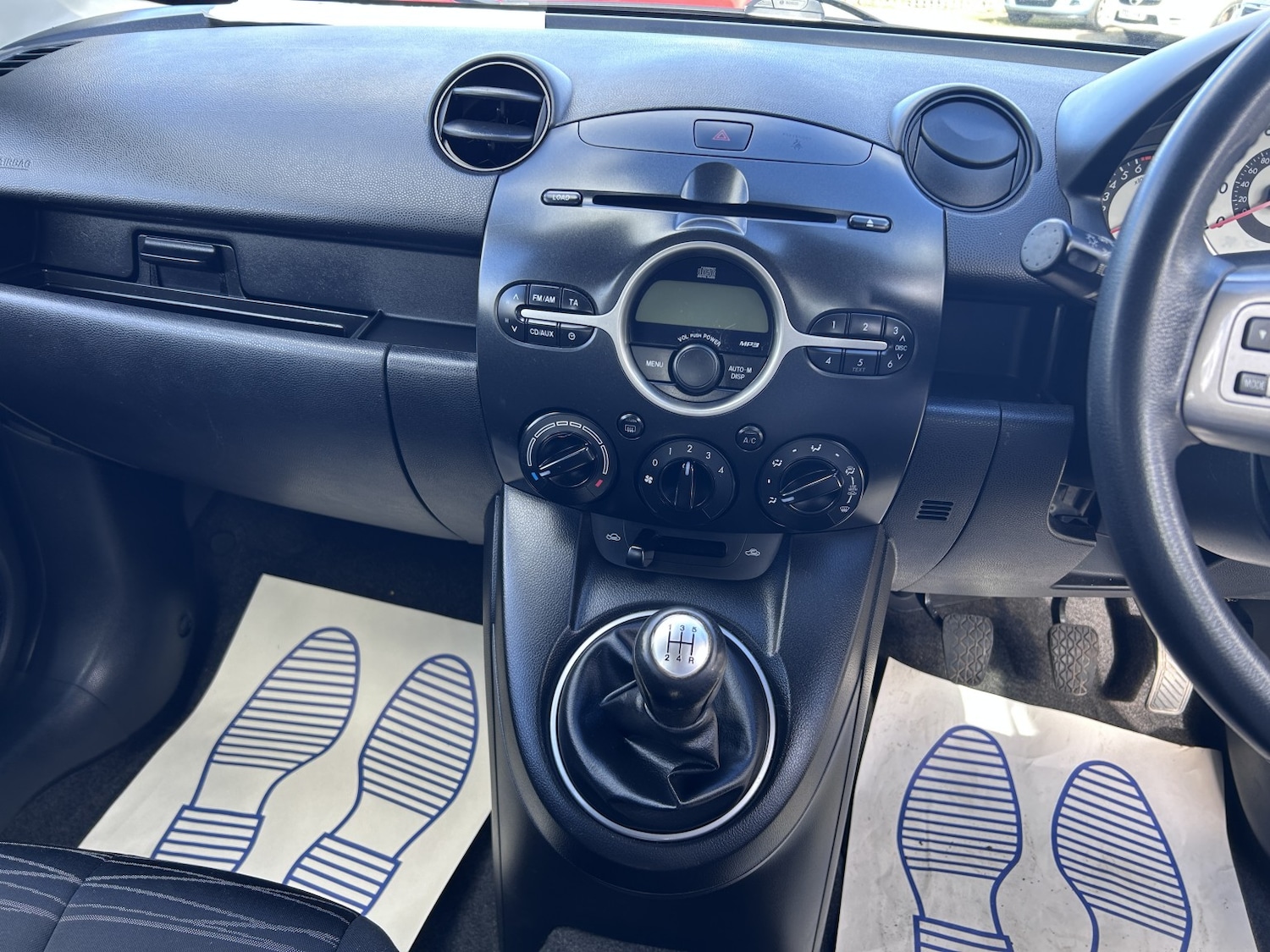 Used Mazda Mazda2 2010 for sale - 75789370: Photo 9