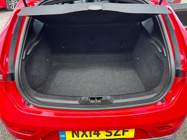 Used Volvo V40 2014 for sale - 76211766: Photo 5