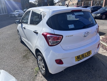 Used Hyundai i10 2016 for sale - 76211834: Photo 4