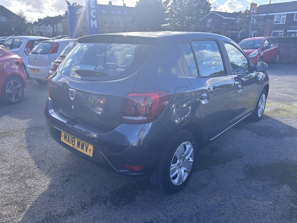 Used Dacia Sandero 2018 for sale - 76070461: Photo 2