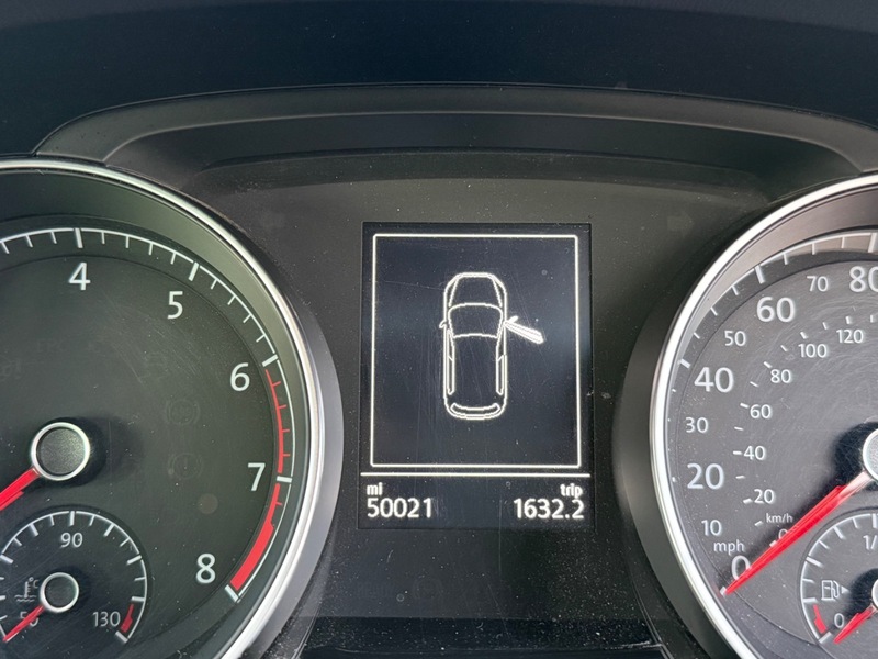 Used Volkswagen Golf 2017 for sale - 77655899: Photo 8