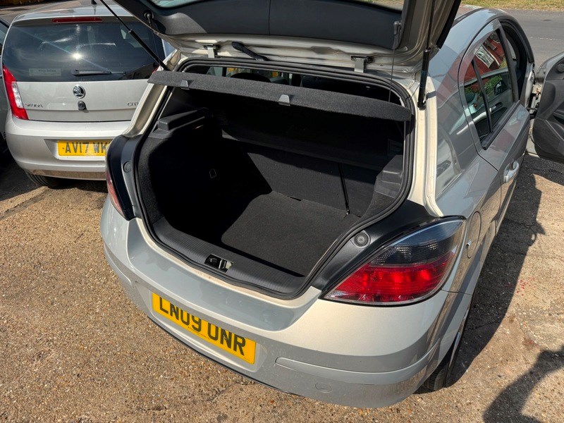 Vauxhall Astra 2009 - SXI - Image 10