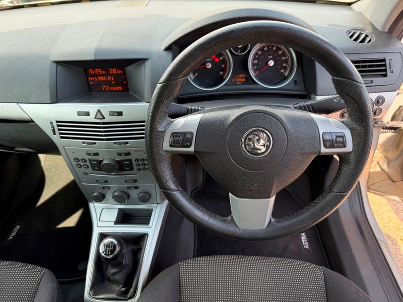 Vauxhall Astra 2009 - SXI - Image 8