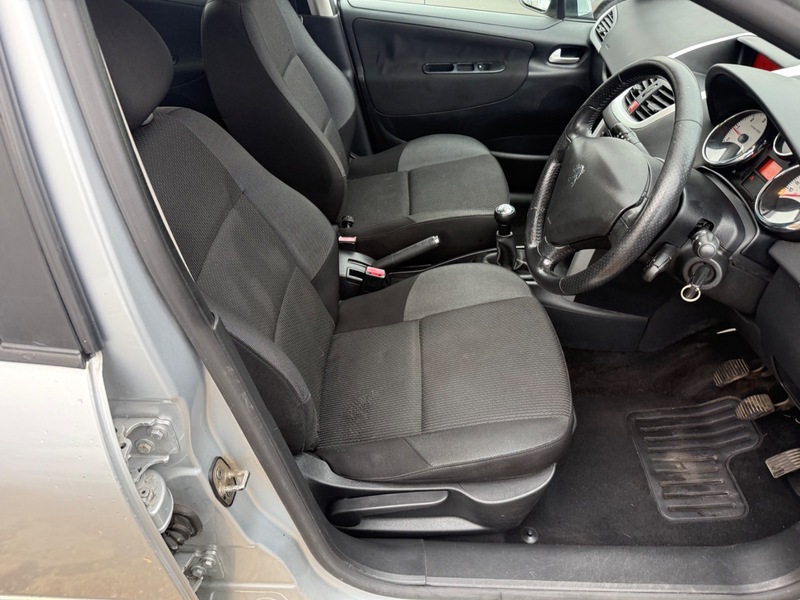 Used Peugeot 207 2011 for sale - 76768925: Photo 6
