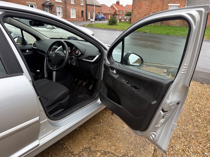 Used Peugeot 207 2011 for sale - 76768925: Photo 7