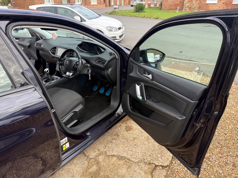 Used Peugeot 308 2016 for sale - 76357117: Photo 6