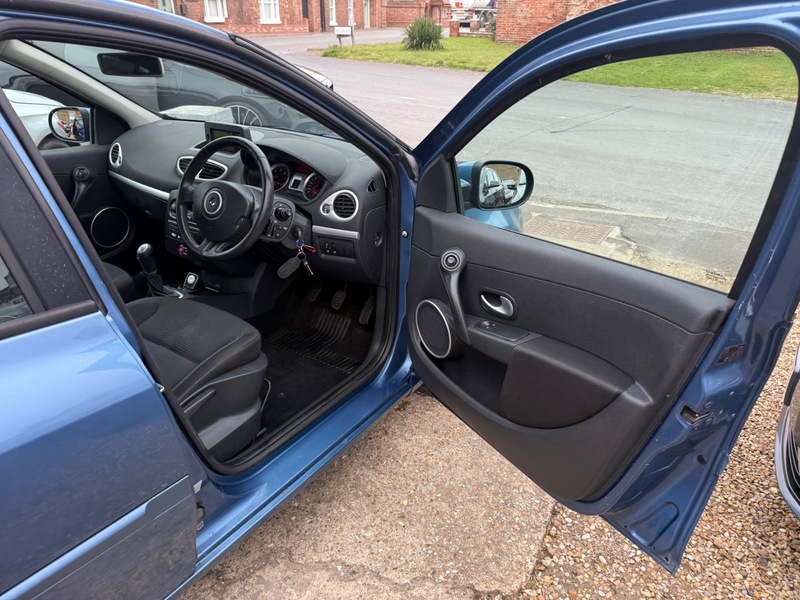 Used Renault Clio 2010 for sale - 77968100: Photo 6