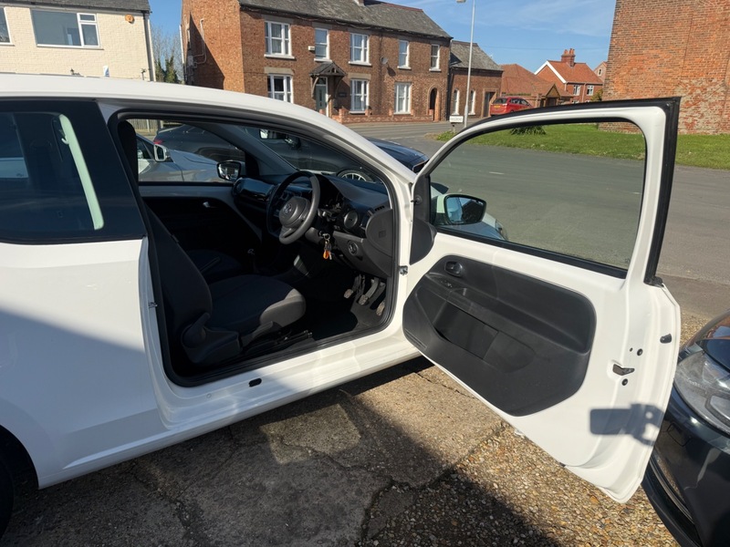 Used Volkswagen up! 2014 for sale - 77937528: Photo 5