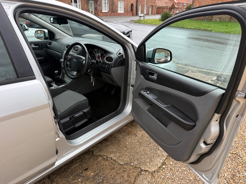 Used Ford Focus 2010 for sale - 77572471: Photo 5